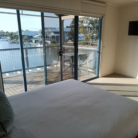Captains Cove Resort - Waterfront Apartments Paynesville Eksteriør bilde