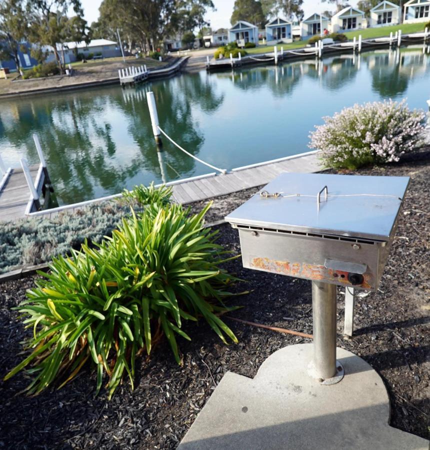Captains Cove Resort - Waterfront Apartments Paynesville Eksteriør bilde