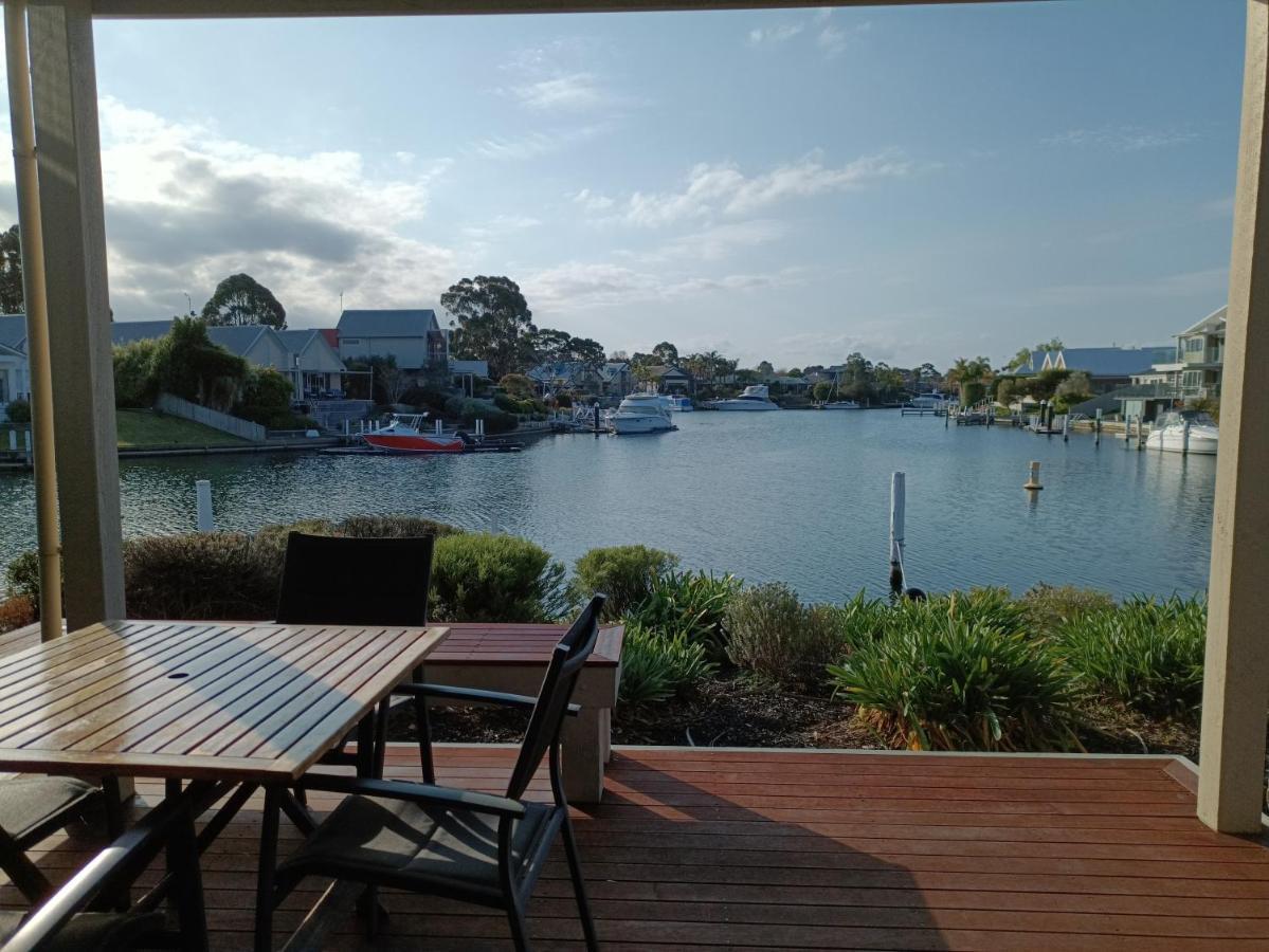 Captains Cove Resort - Waterfront Apartments Paynesville Eksteriør bilde