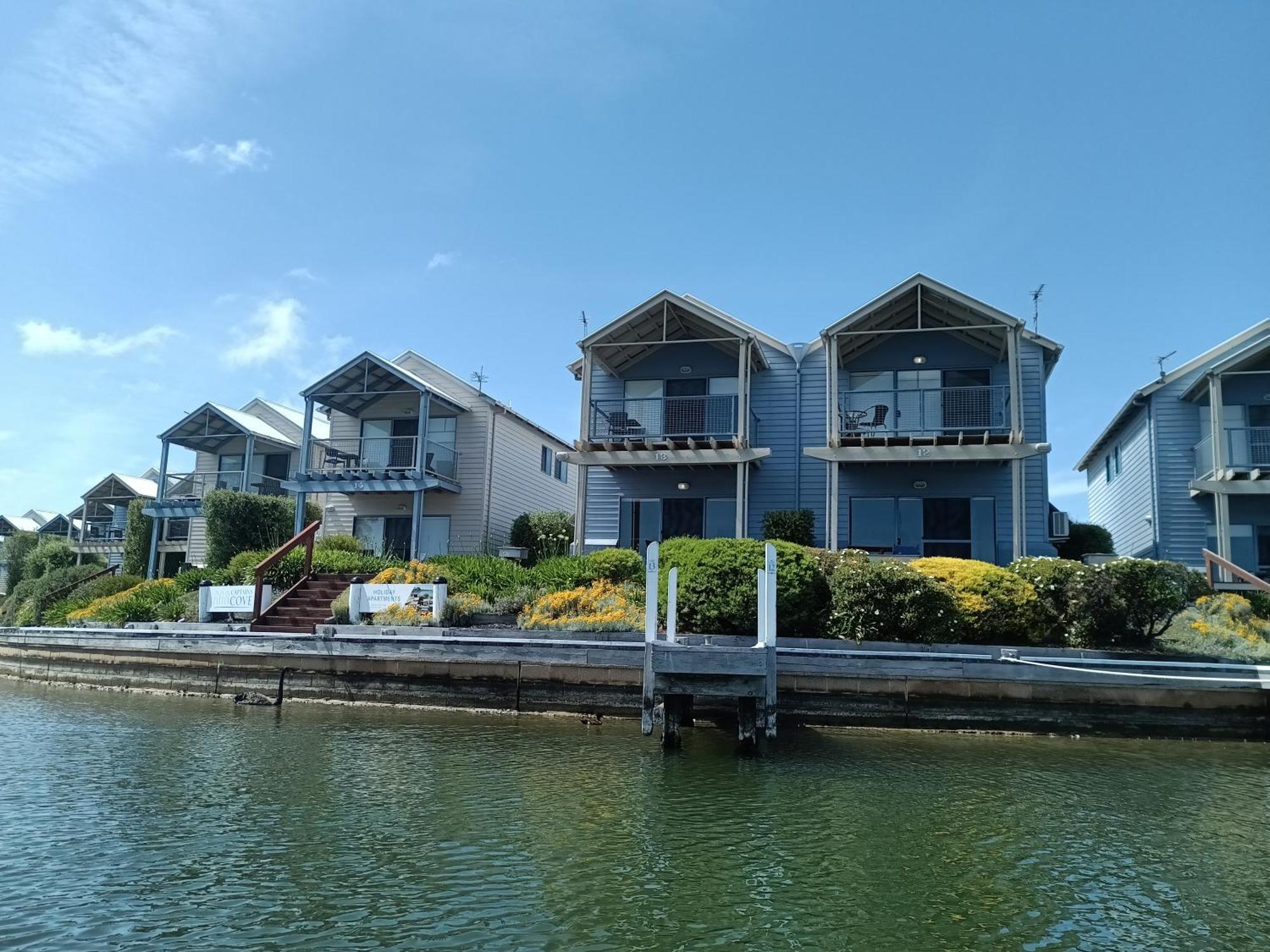 Captains Cove Resort - Waterfront Apartments Paynesville Eksteriør bilde