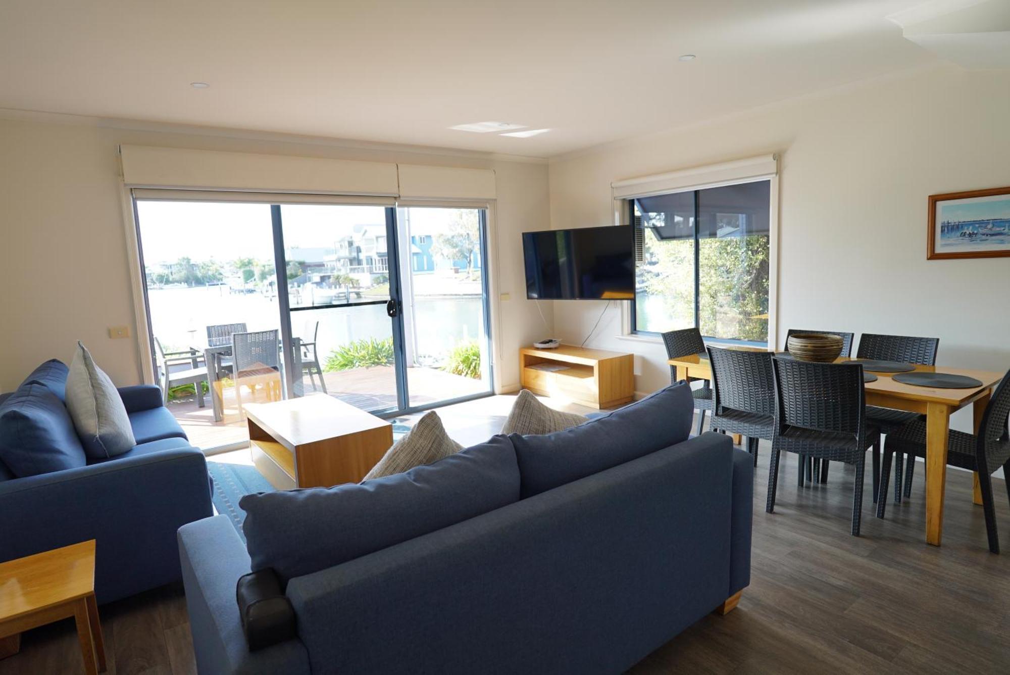 Captains Cove Resort - Waterfront Apartments Paynesville Eksteriør bilde